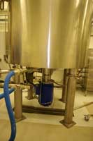 Bildkorrekturen: Farbtemperatur, Persepektive, Schärfung. Danach Spiegelungen entschärft und Logo aufgesetzt